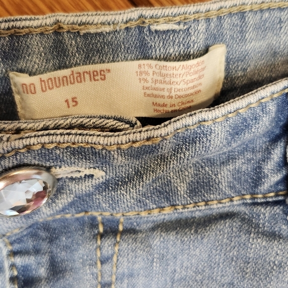 No Boundaries Frayed And Ripped Light Wash Blue Denim Sequin Shorts Size 15 - Picture 6 of 10